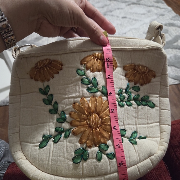 Vintage Embroidered floral handbag - Picture 6 of 7